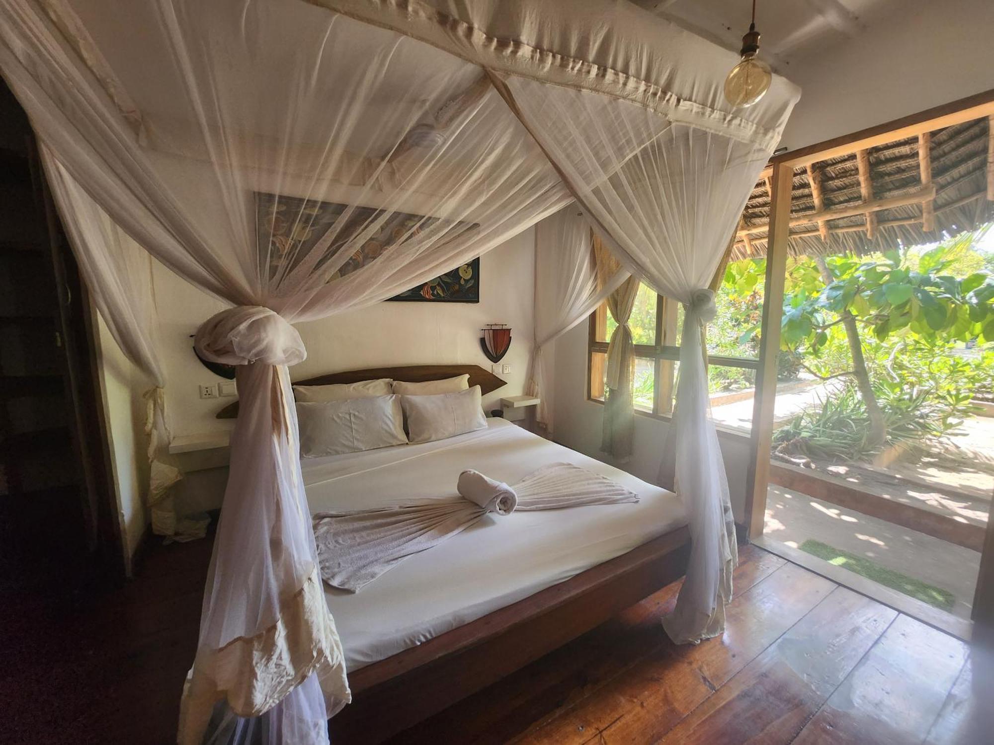 Paje By Night Bungalows Exterior photo